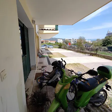 公寓 Karavela 's House 2