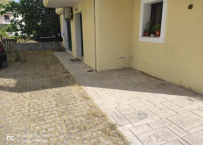 Karavela 's House 2 *